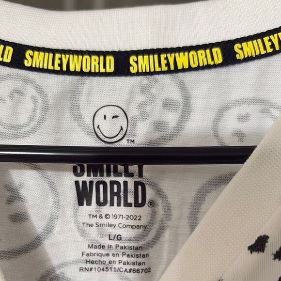 NWT SmileyWorld Graphic Tee Unisex Adult Size Large - Picture 3 of 6